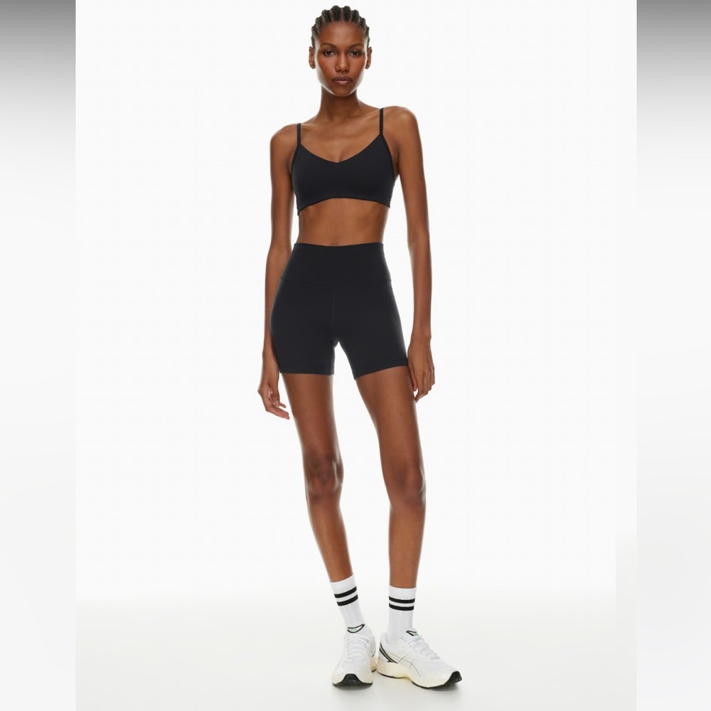 Aritzia butter atmosphere hi-rise 5” short NEW